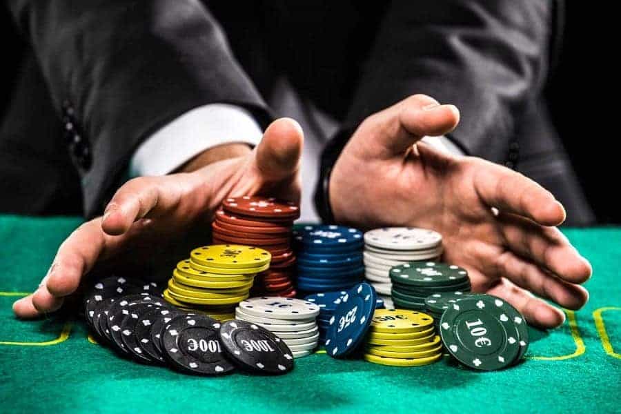 Làm giàu không khó từ game bài Poker? - Hình 1