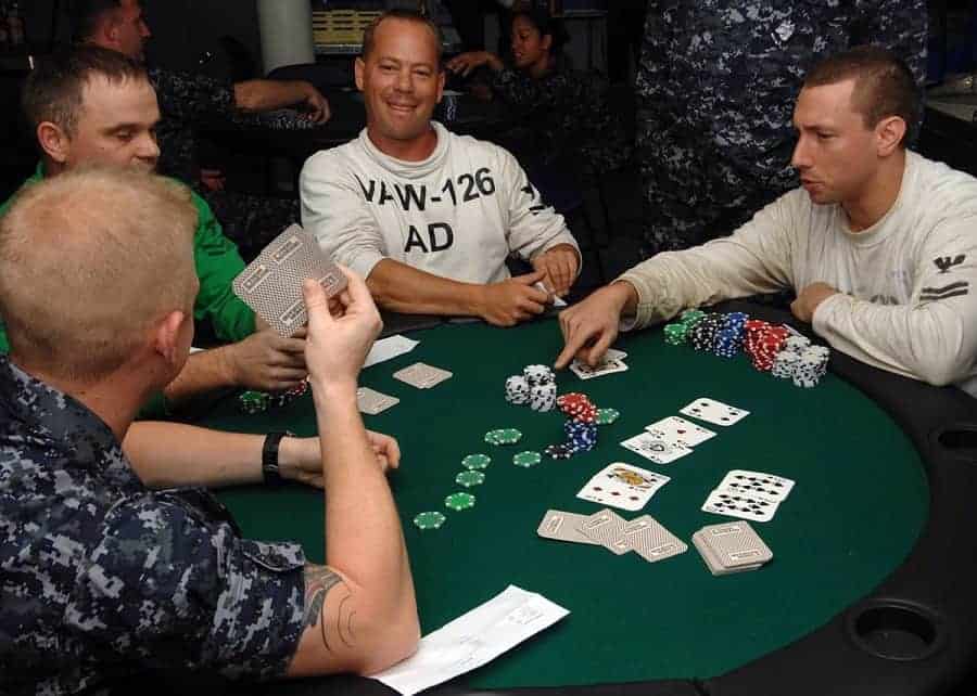 Người chơi nên chuẩn bị trước khi bắt đầu một ván bài Poker - Hình 2