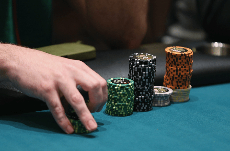 Một ván bài Poker hoàn chỉnh có trình tự như nào?