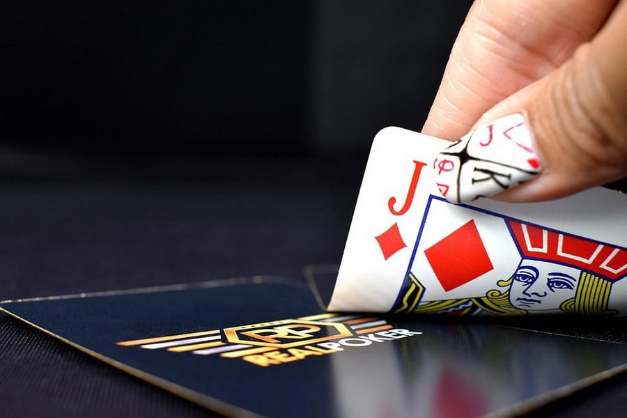 Poker – Game bài tuy “quen” mà vô cùng hấp dẫn